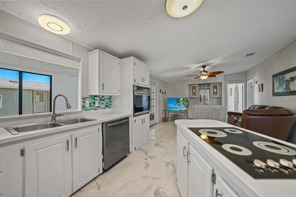 495 SCHOONER STREET photo 4