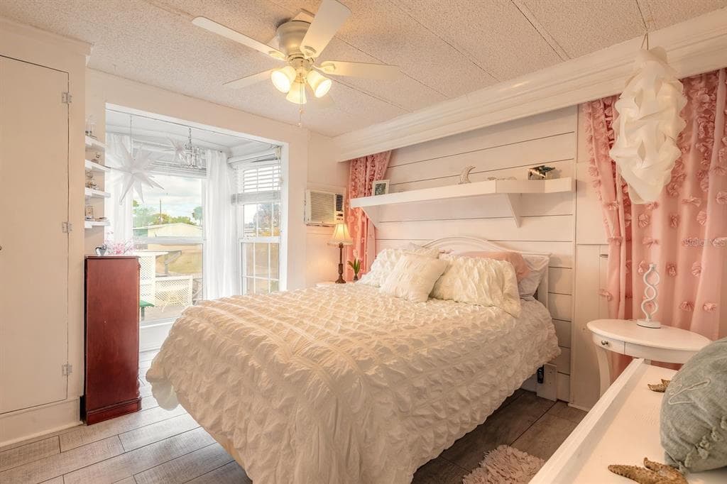 109 DOUGLAS STREET photo 17