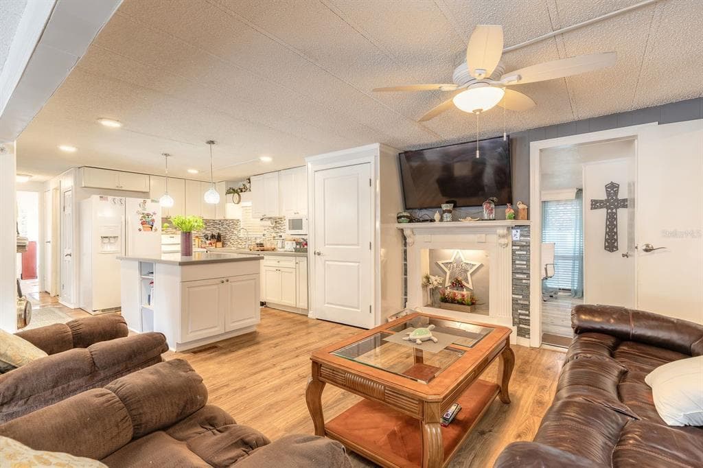 109 DOUGLAS STREET photo 8