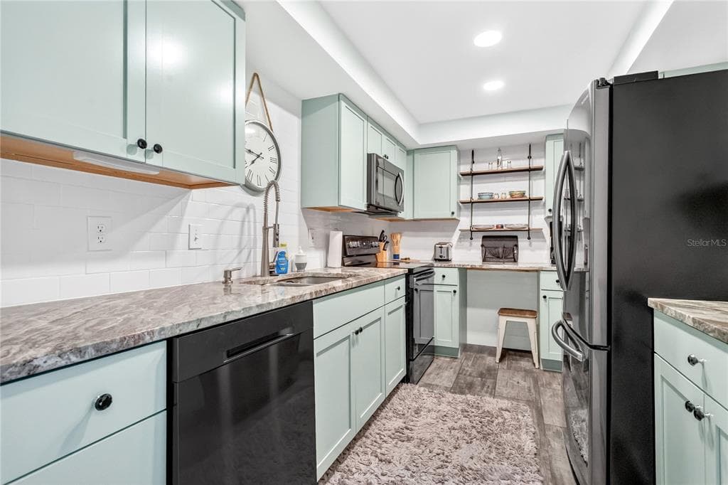 255 DOLPHIN POINT #407 5