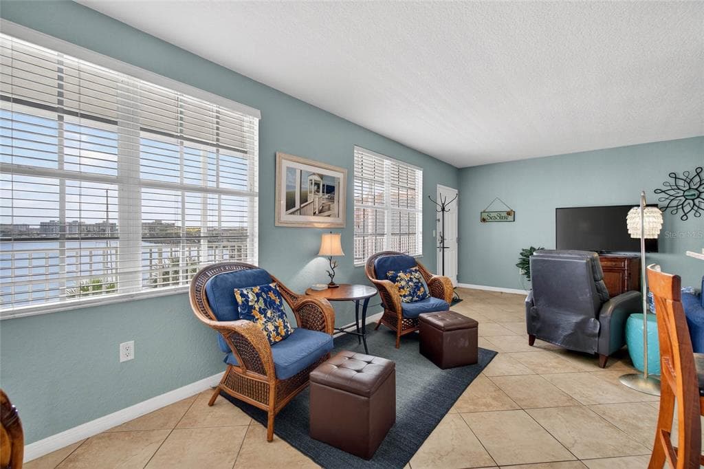 445 HAMDEN DRIVE 405 photo 6