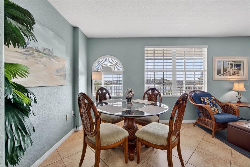 445 HAMDEN DRIVE 405 photo 12
