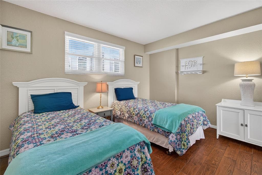 445 HAMDEN DRIVE 405 photo 22