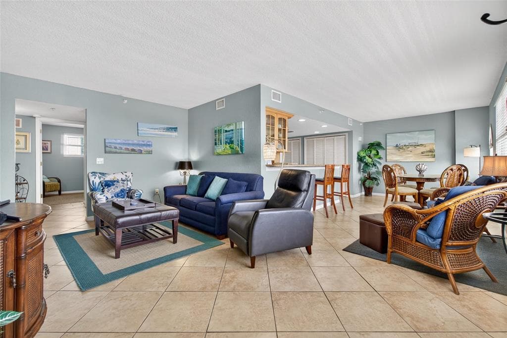 445 HAMDEN DRIVE 405 photo 3