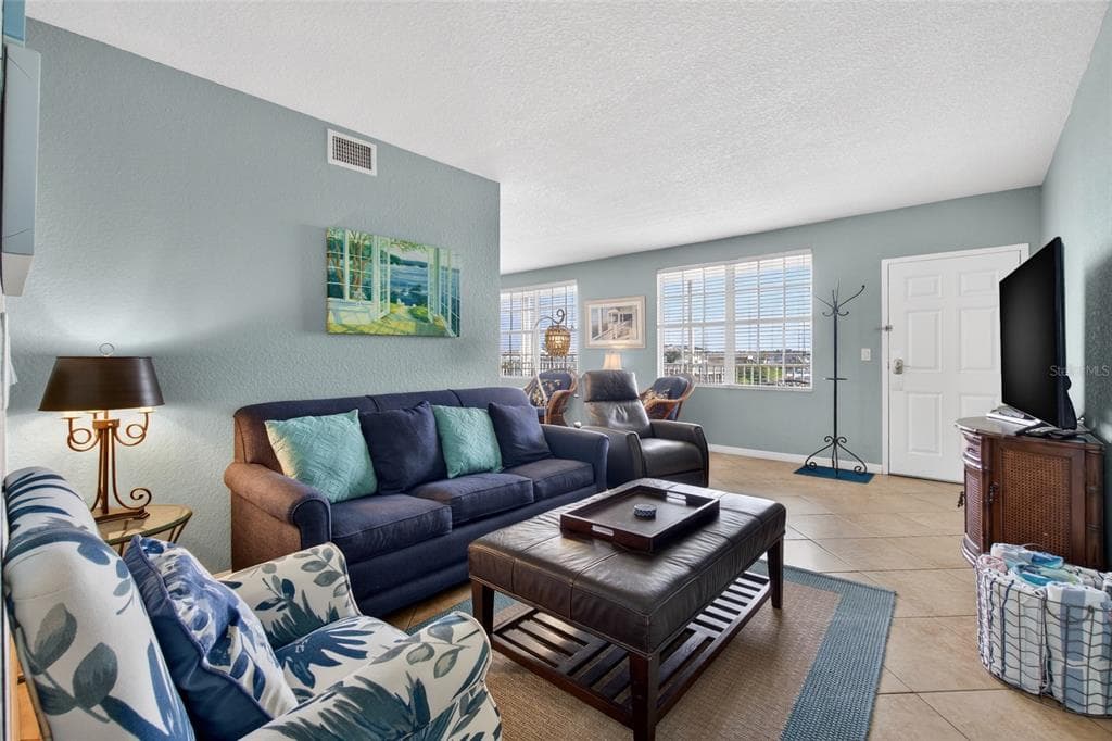 445 HAMDEN DRIVE 405 photo 5