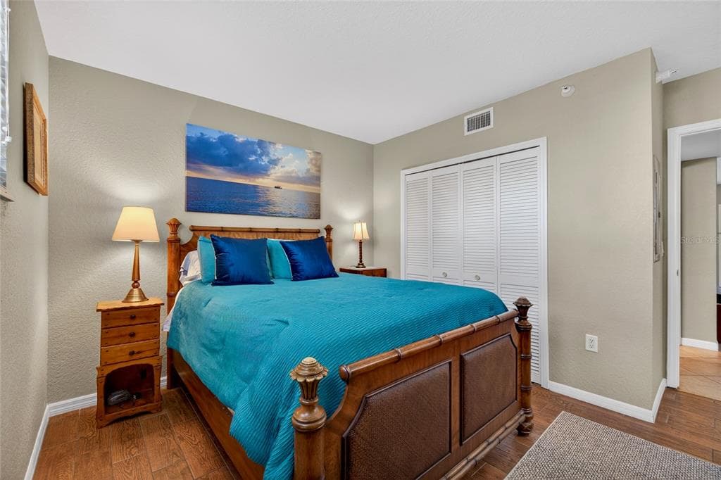445 HAMDEN DRIVE 405 photo 10