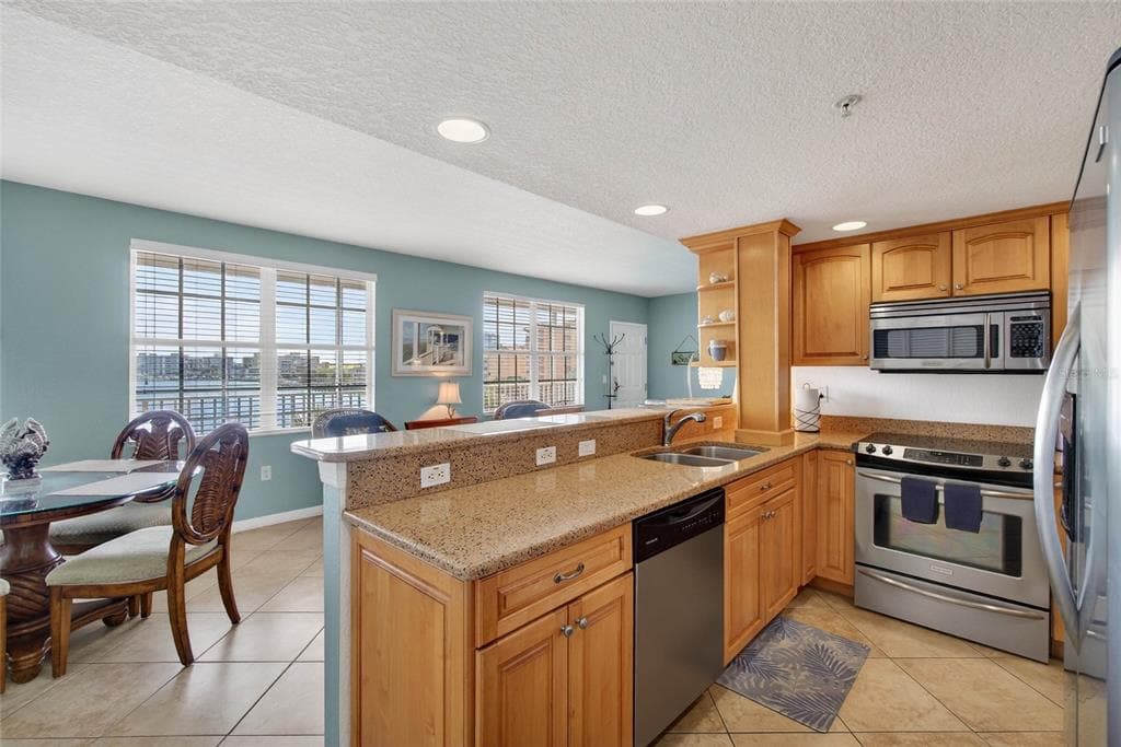 445 HAMDEN DRIVE 405 photo 14