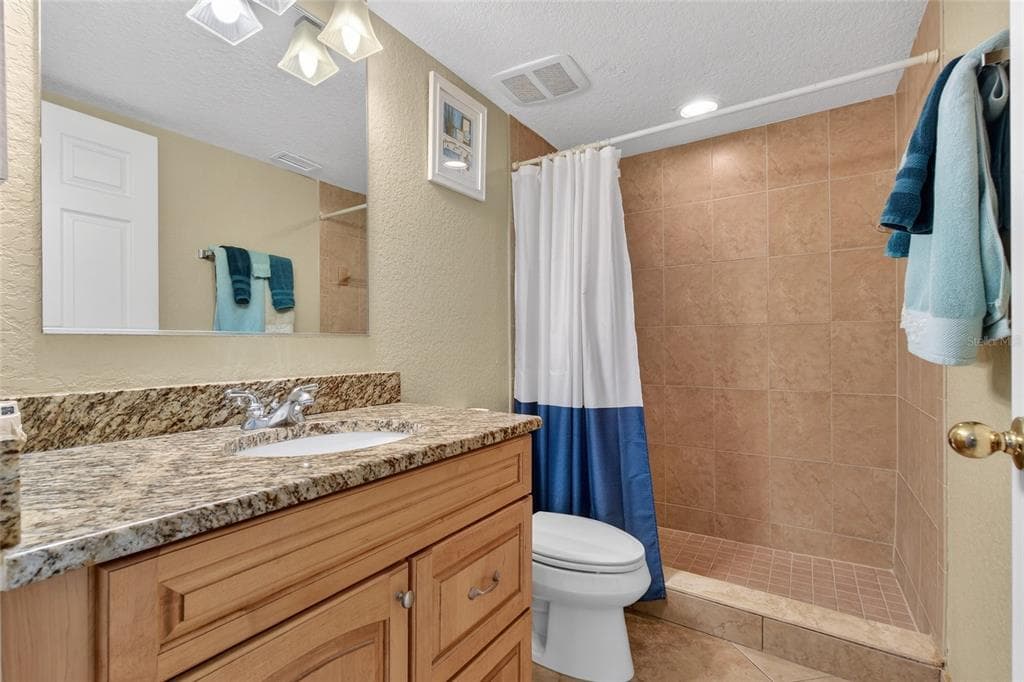 445 HAMDEN DRIVE 405 photo 8
