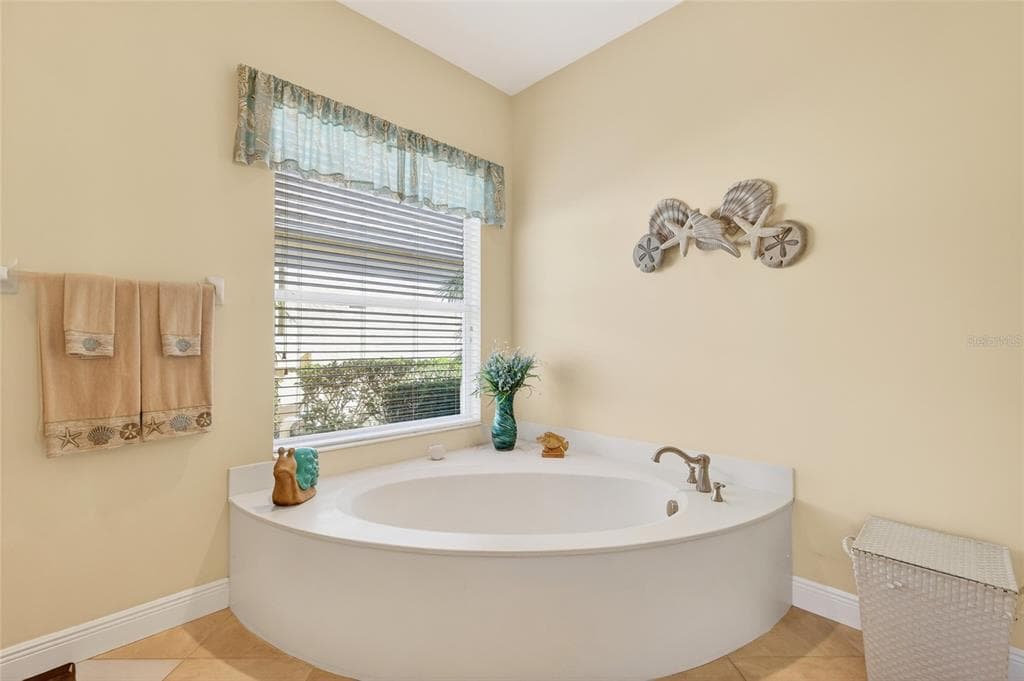 8517 17TH DRIVE NW photo 21