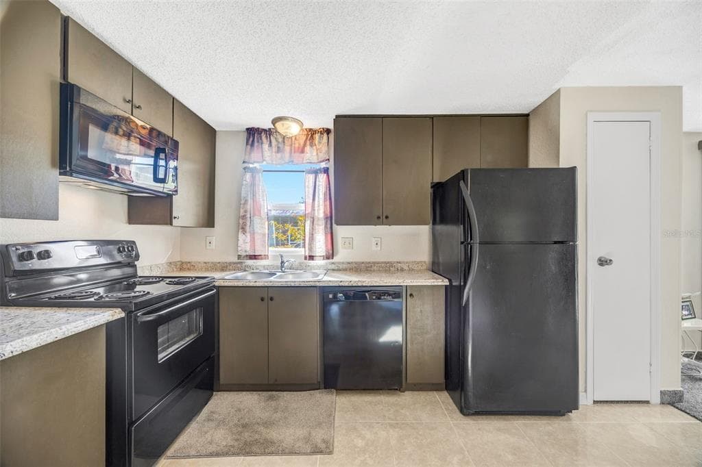 15615 WILLOWDALE ROAD photo 18