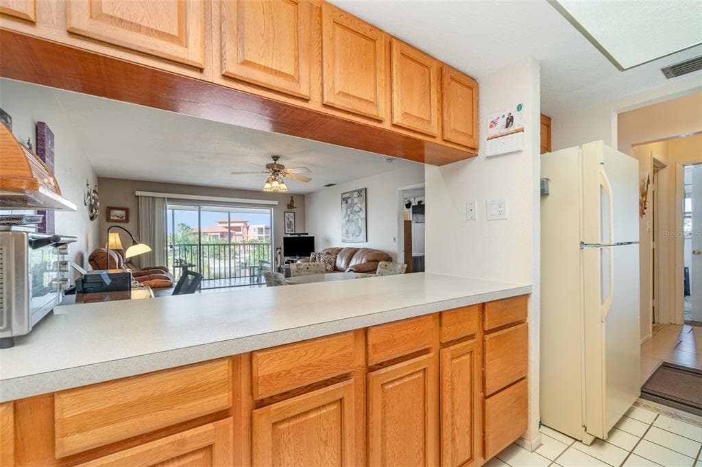 2700 MAGDALINA DRIVE 2B photo 12