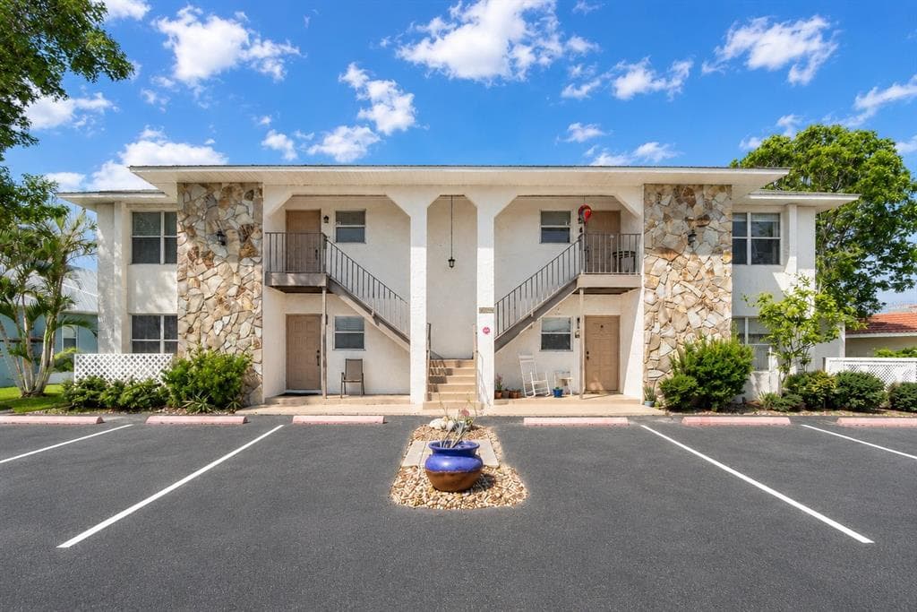 2700 MAGDALINA DRIVE #2B 1