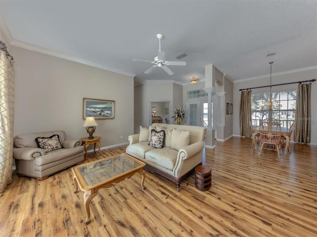 853 HILLCREST DRIVE photo 5