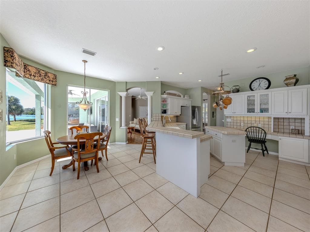 853 HILLCREST DRIVE photo 10