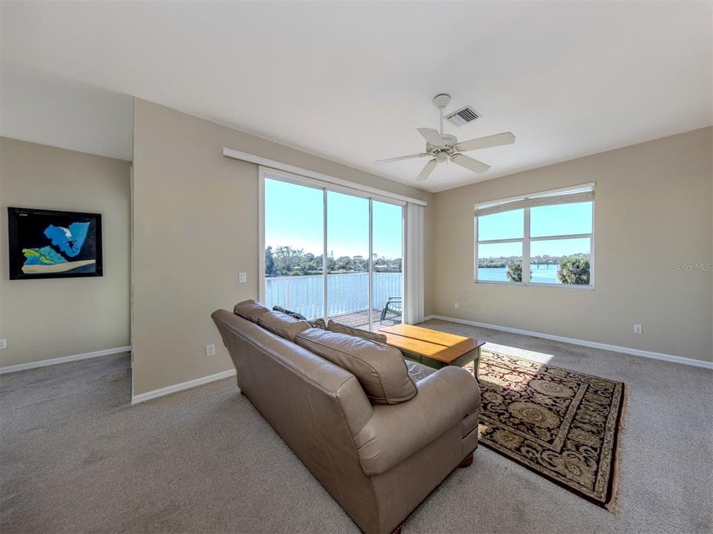 853 HILLCREST DRIVE photo 21