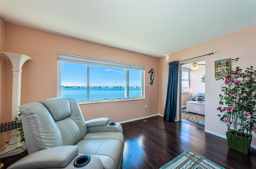 4750 COVE CIRCLE 605 photo 19
