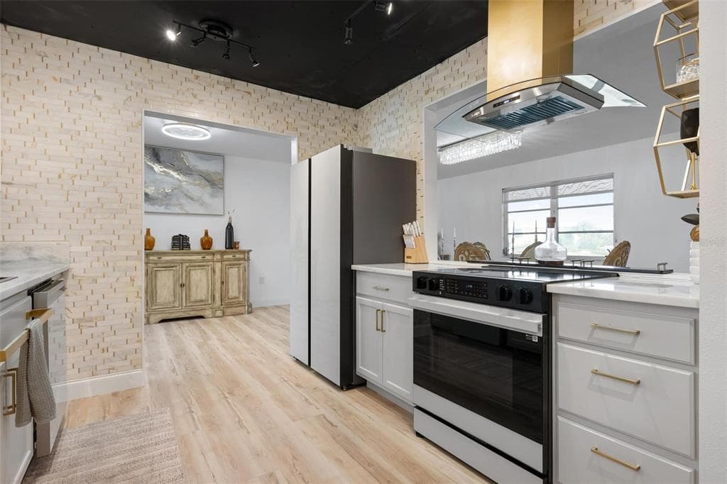 1503 MARLIN STREET photo 5