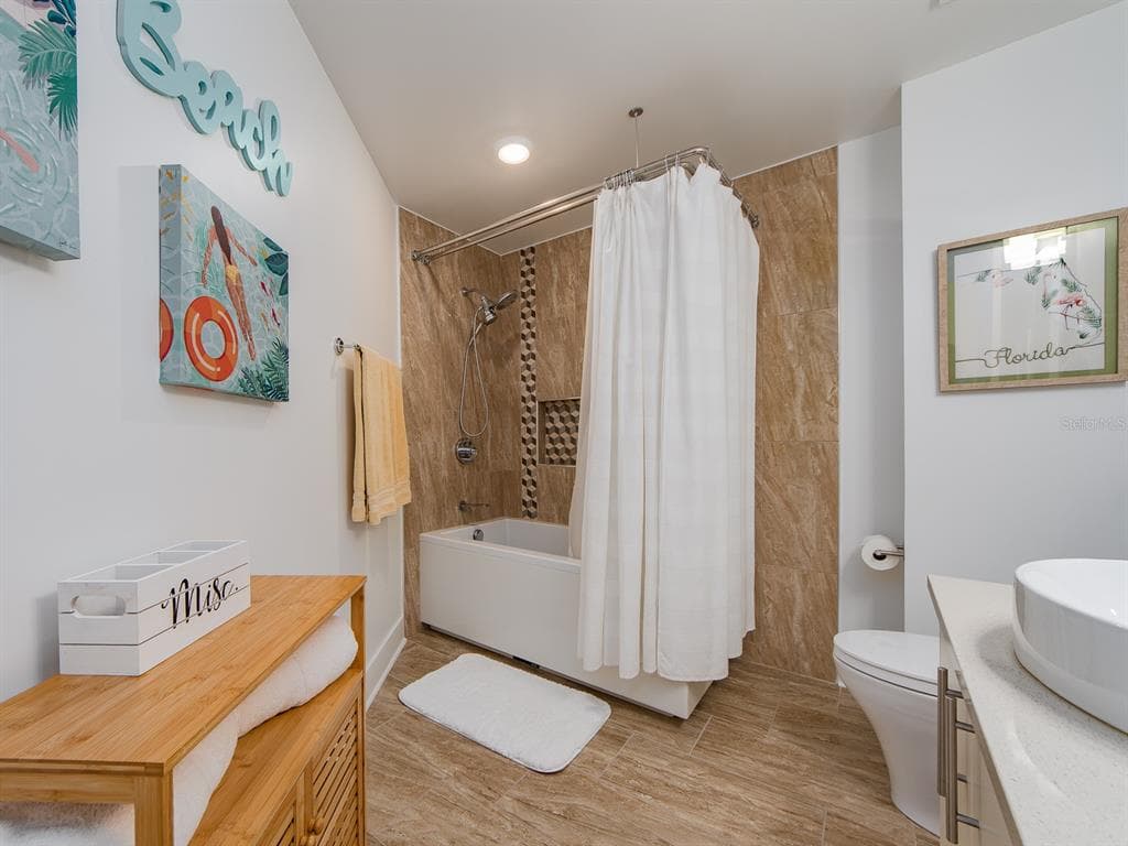 15 AVALON STREET 403 photo 24