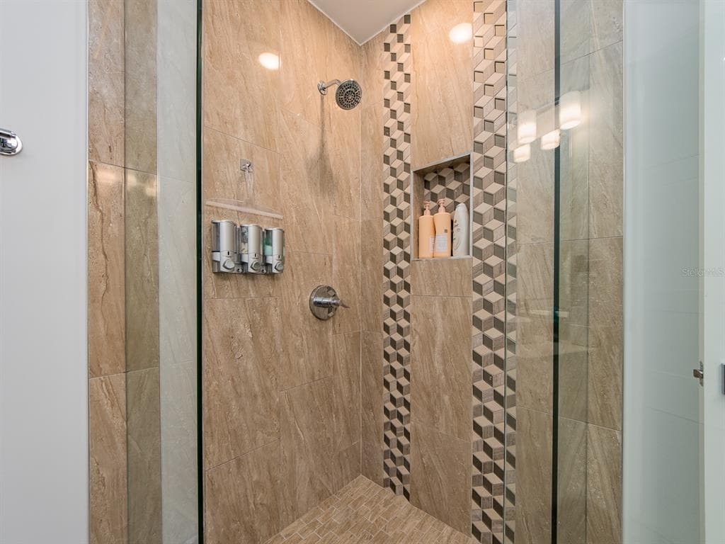 15 AVALON STREET 403 photo 15