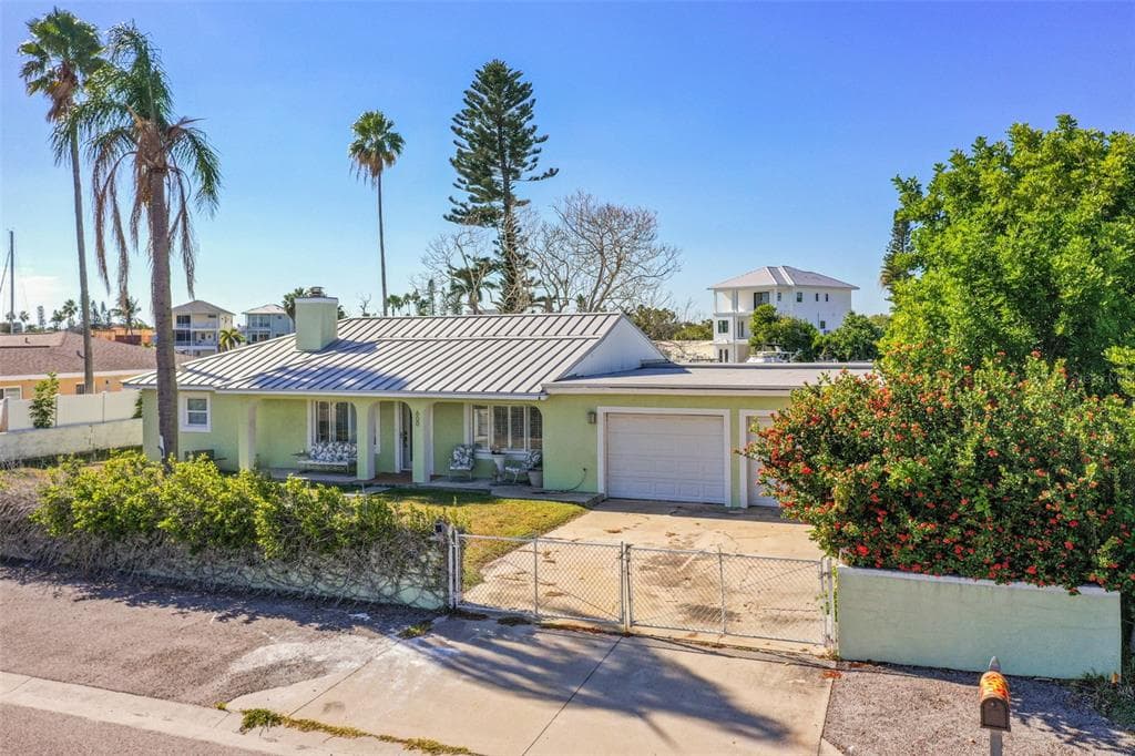 600 NORMANDY ROAD photo 2