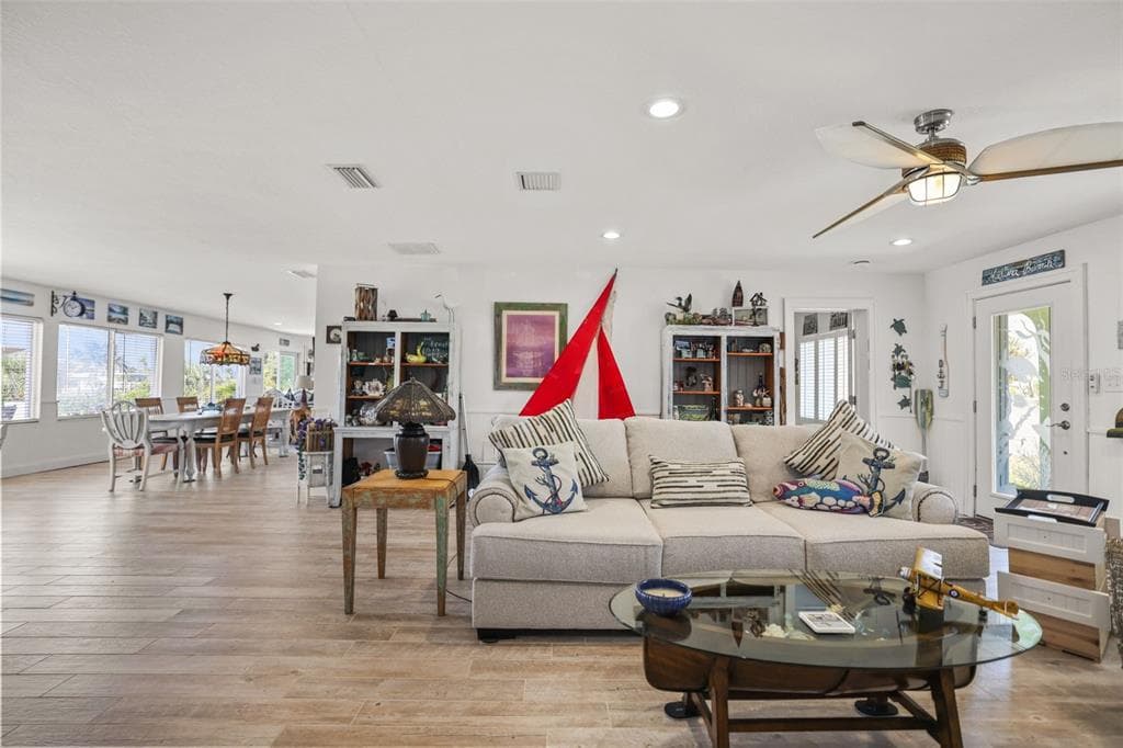 600 NORMANDY ROAD photo 5