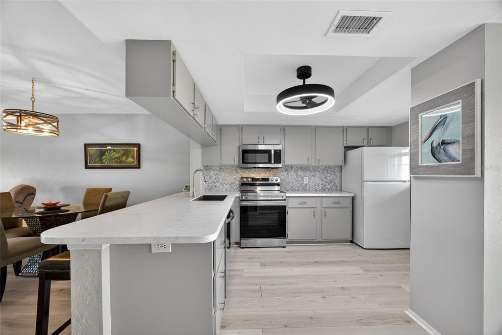 3310 LOVELAND BOULEVARD 405 photo 5