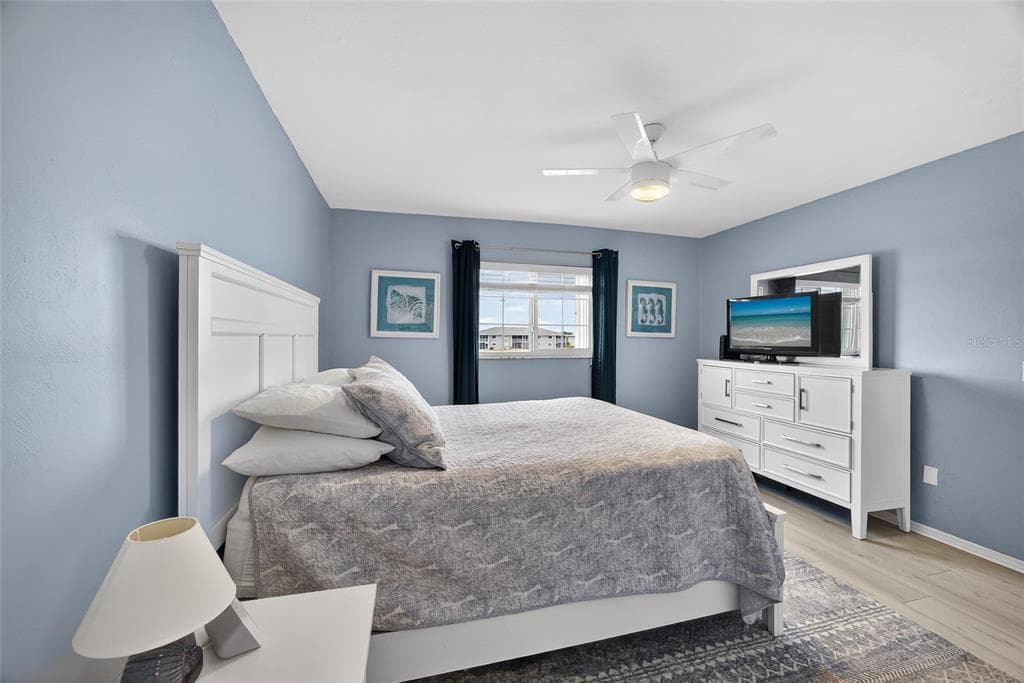 3310 LOVELAND BOULEVARD 405 photo 19