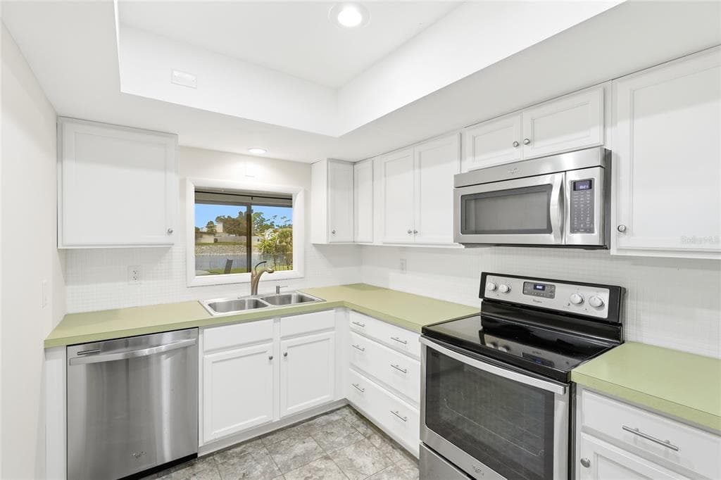 2165 LAKEWOOD DRIVE photo 11