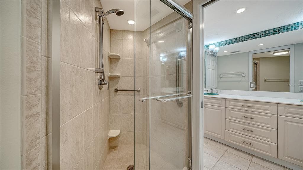 4835 GULF OF MEXICO DRIVE 106 photo 13