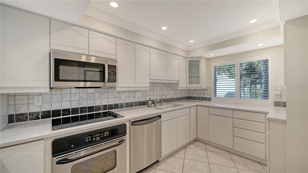 4835 GULF OF MEXICO DRIVE 106 photo 8