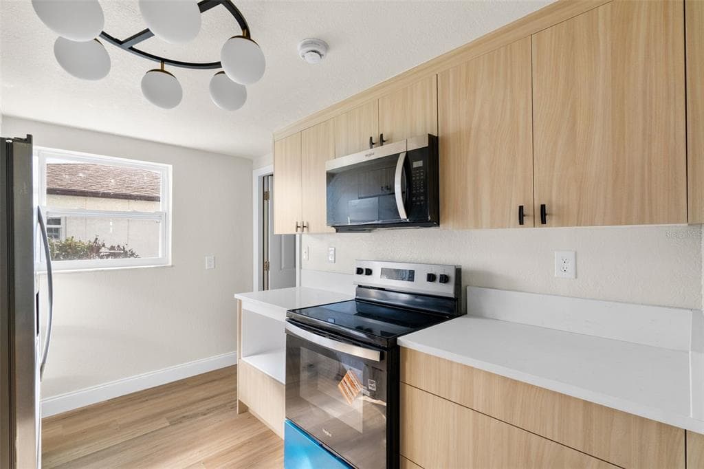 13804 VICTOR AVENUE photo 13