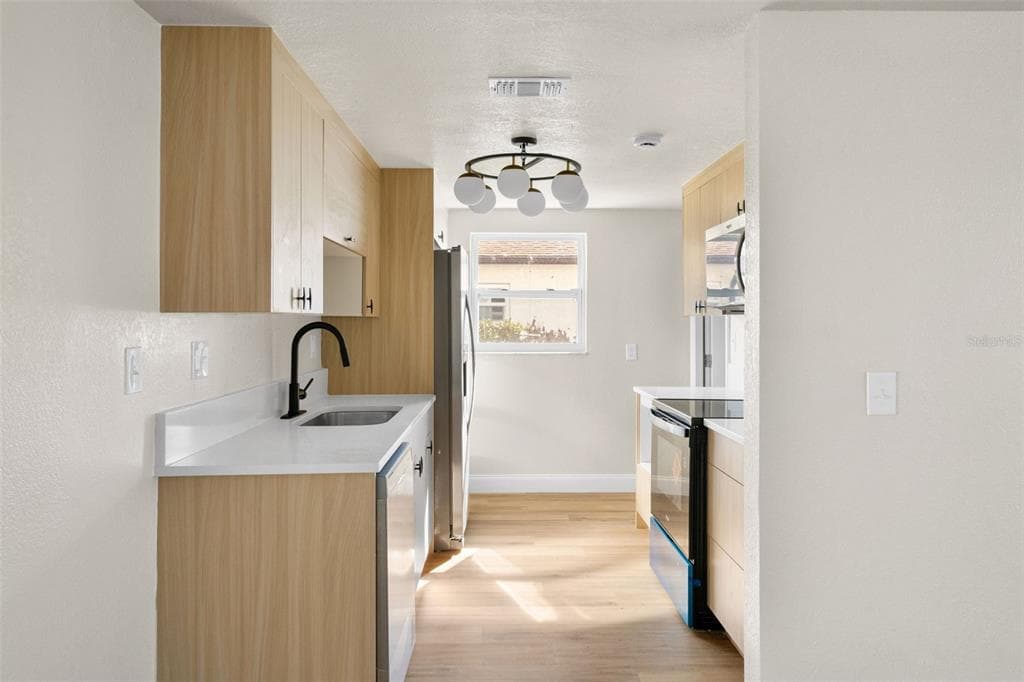 13804 VICTOR AVENUE photo 10