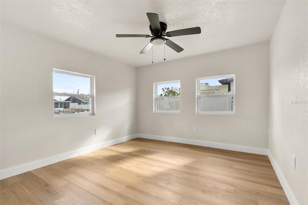 13804 VICTOR AVENUE photo 14