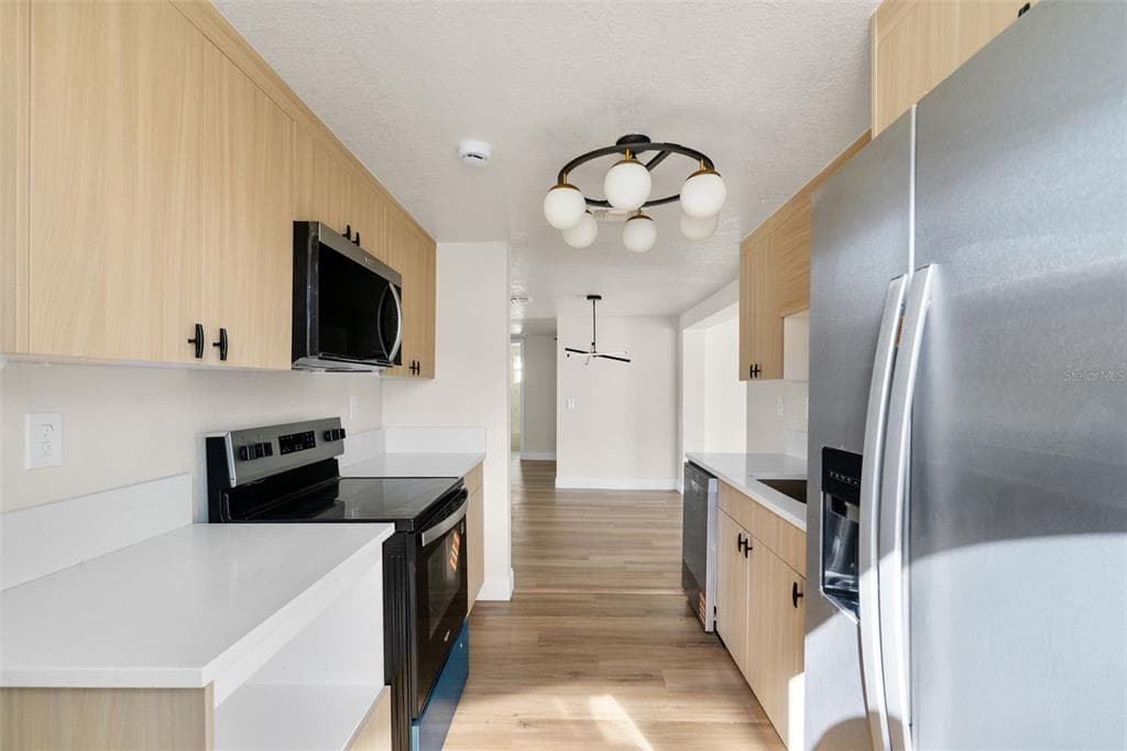 13804 VICTOR AVENUE photo 11