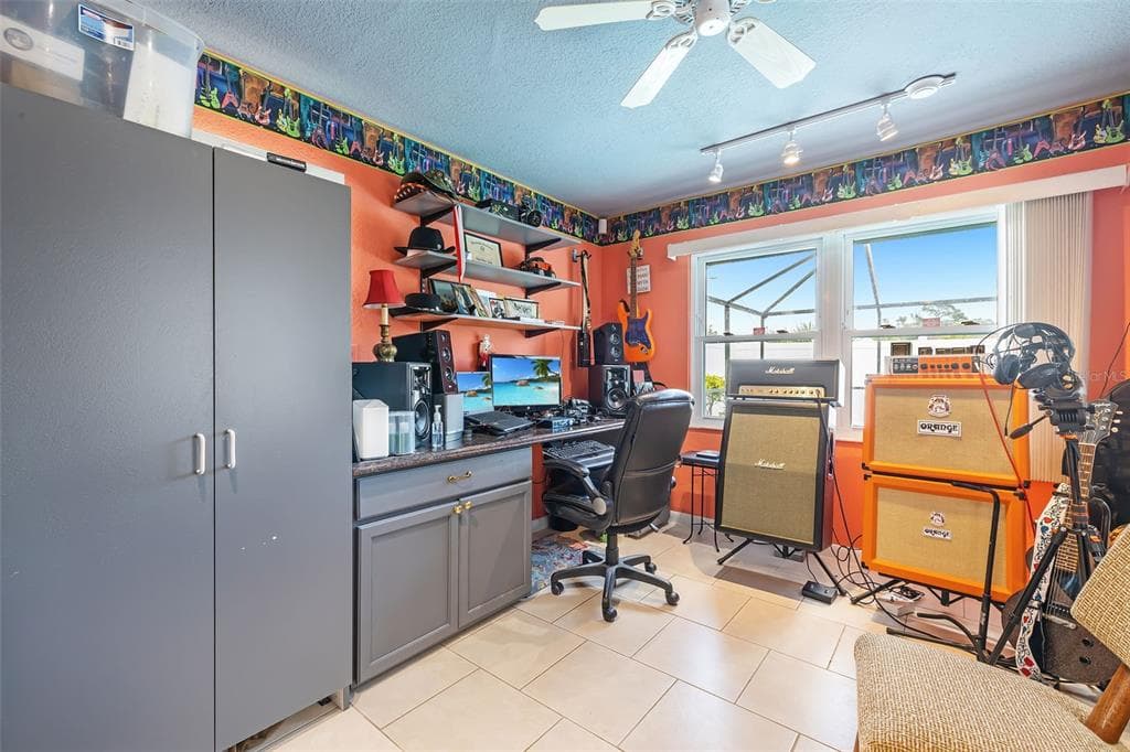 2132 ABSCOTT STREET photo 19