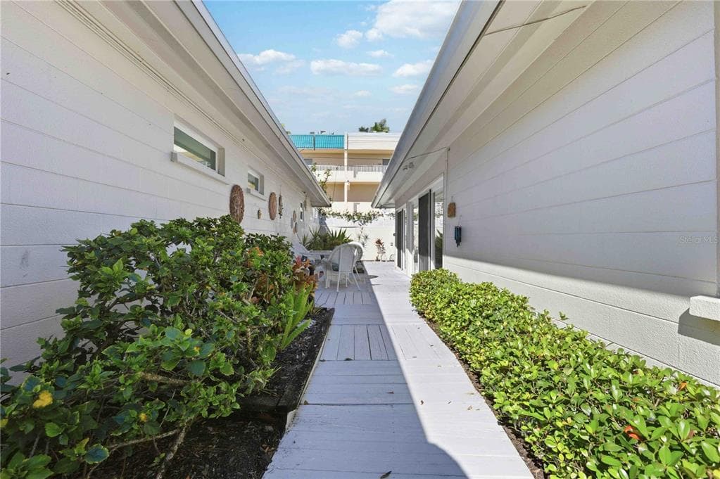 6005 MIDNIGHT PASS ROAD N4 photo 24