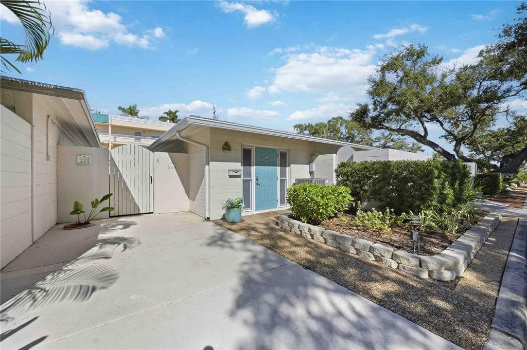 6005 MIDNIGHT PASS ROAD #N4 4
