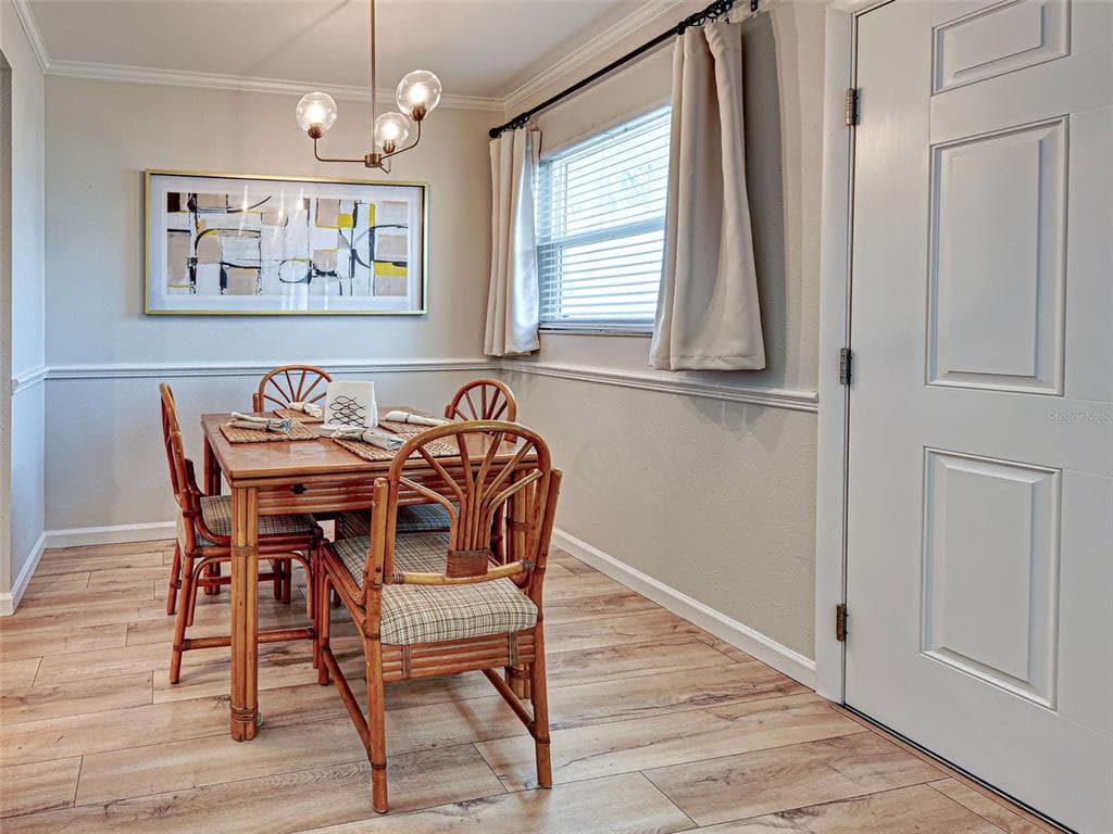 902 GIBBS ROAD 285 photo 12