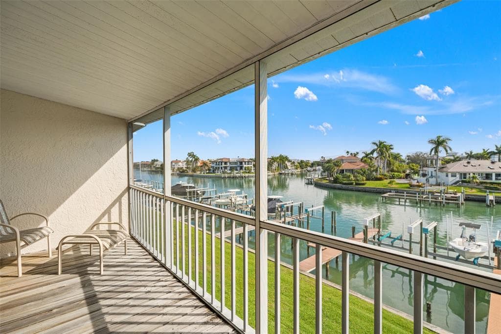 637 PINELLAS BAYWAY S 111 photo 2