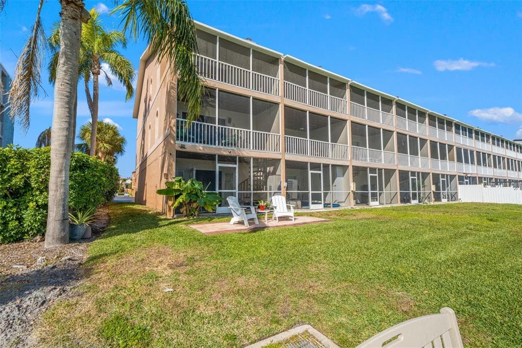 637 PINELLAS BAYWAY S 111 photo 9