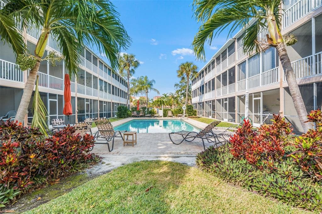 637 PINELLAS BAYWAY S 111 photo 4