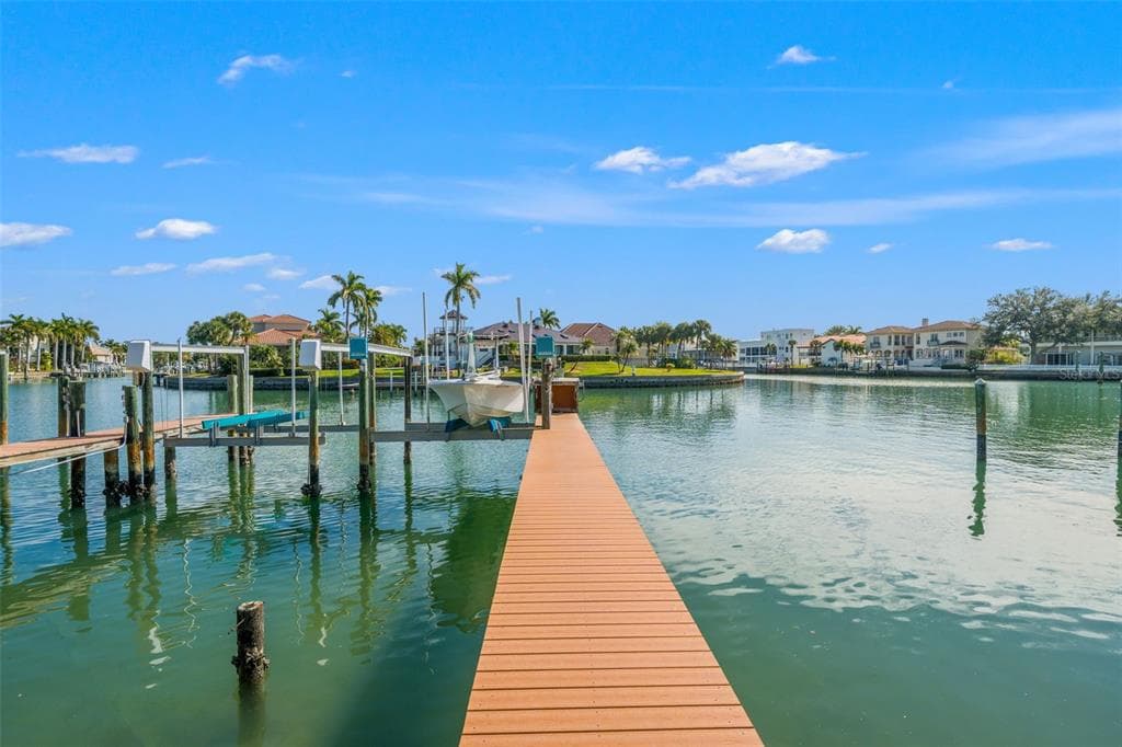 637 PINELLAS BAYWAY S 111 photo 8