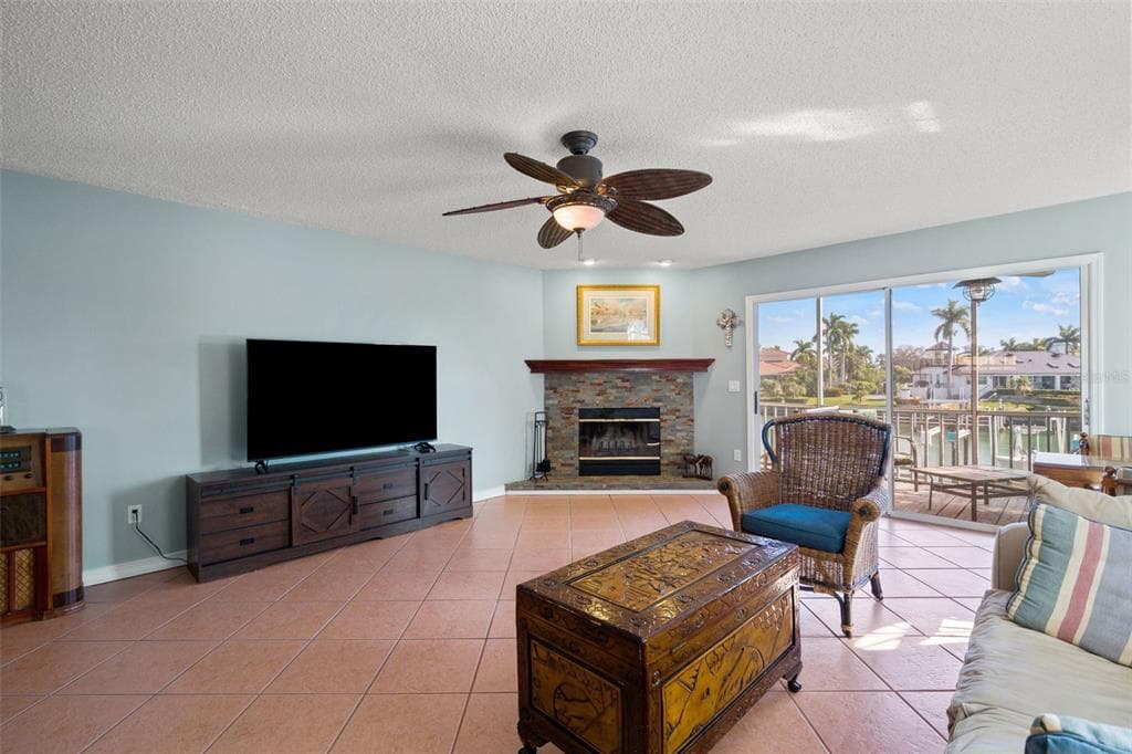 637 PINELLAS BAYWAY S 111 photo 25