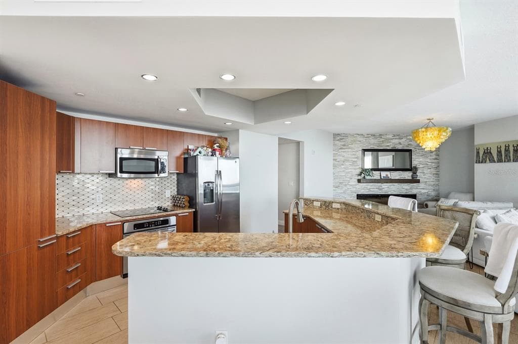 231 RIVERSIDE DRIVE 1702 photo 17