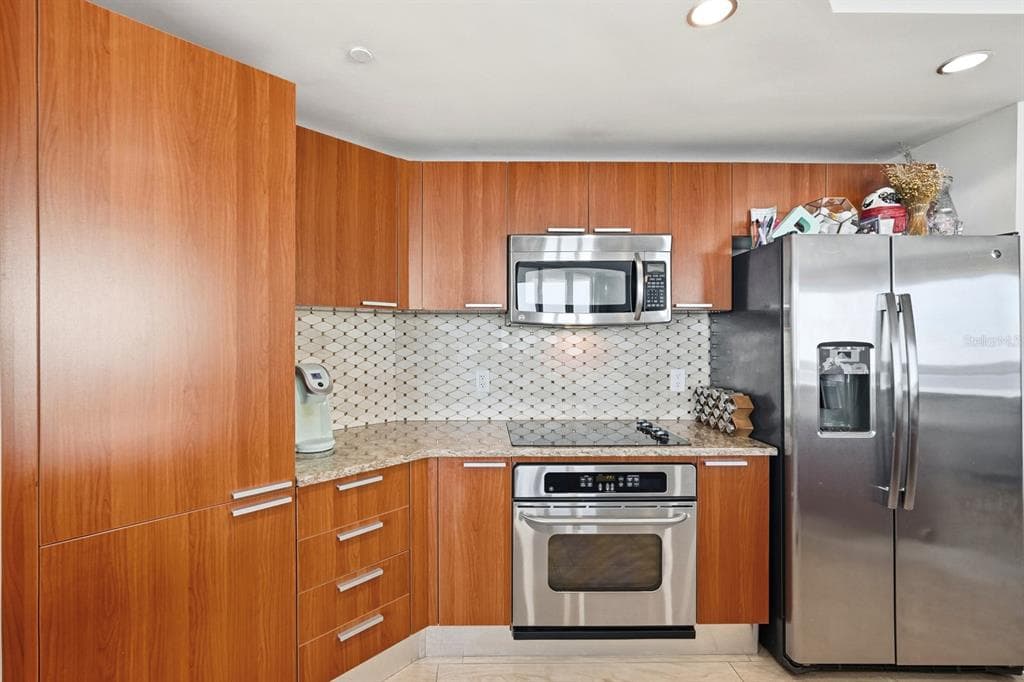 231 RIVERSIDE DRIVE 1702 photo 20