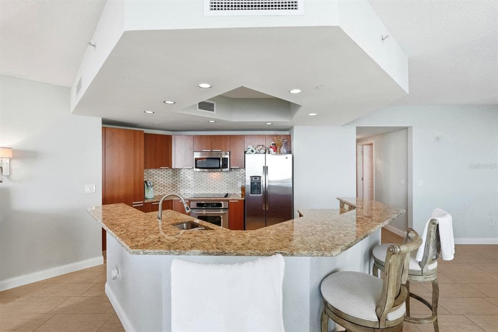 231 RIVERSIDE DRIVE 1702 photo 18