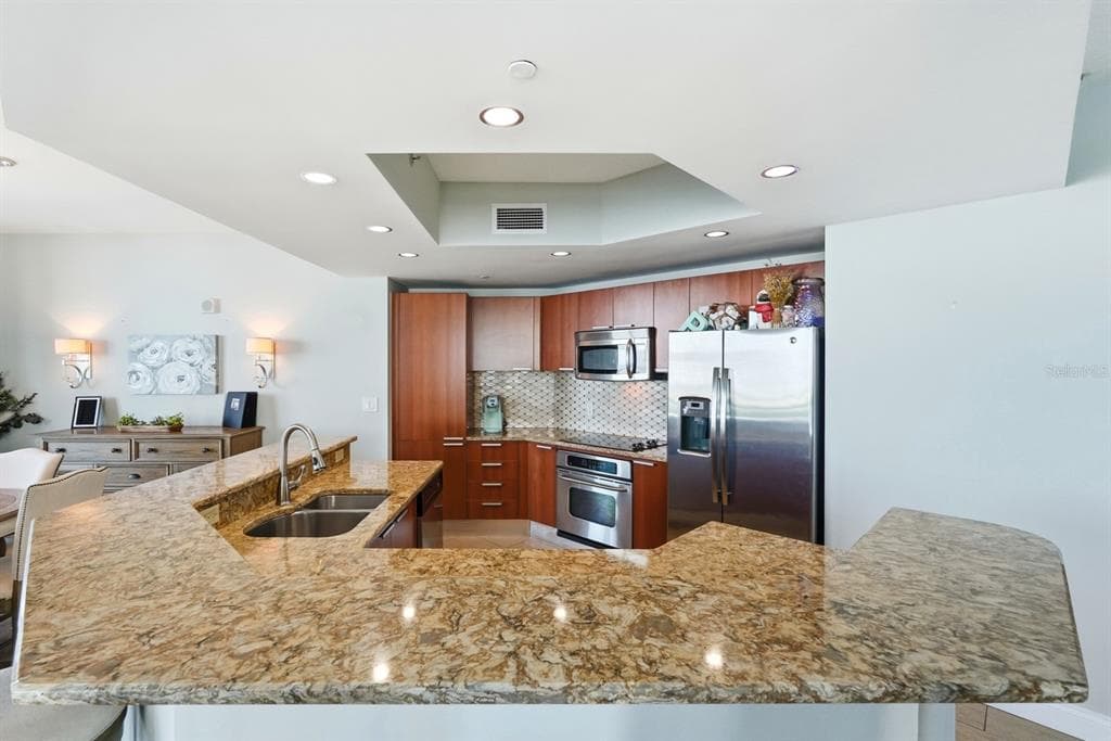 231 RIVERSIDE DRIVE 1702 photo 19
