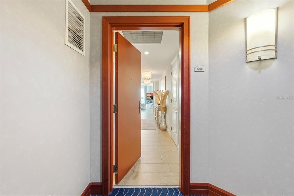 231 RIVERSIDE DRIVE 1702 photo 4