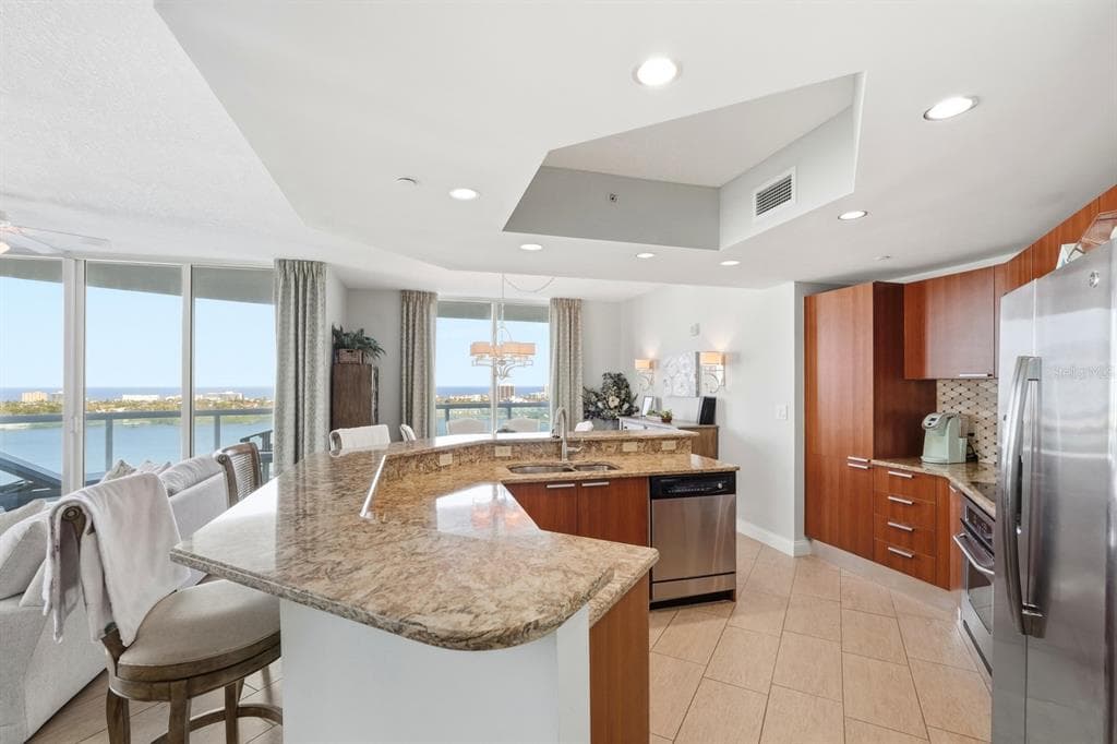 231 RIVERSIDE DRIVE 1702 photo 21