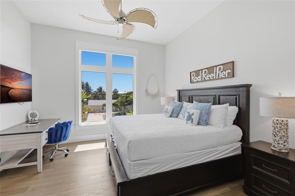 50 N SHORE DRIVE photo 24
